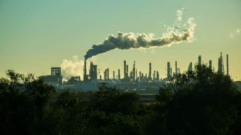 Economic Performance in US Fossil Fuel Communities